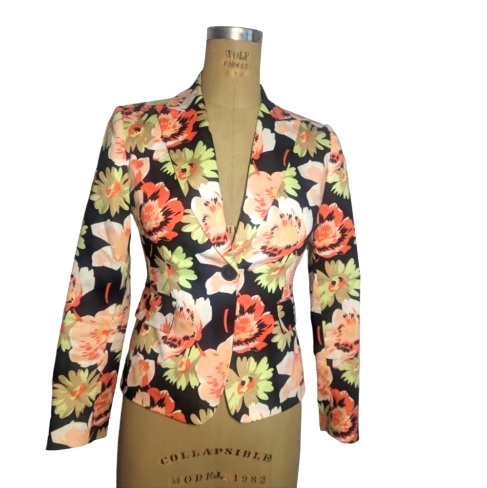 Tahari Floral Jacket Size 2p Red and black Floral print. Arthur S Levine